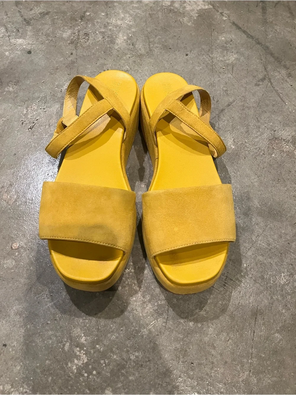 Camper stylish yellow